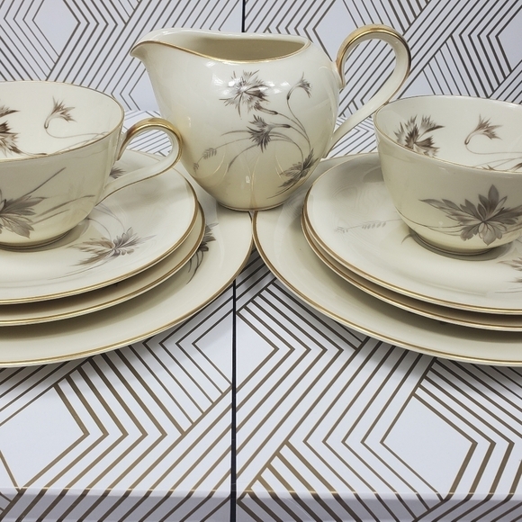 9 Pieces Heinrich Anmut Selb Bavaria Germany‎ Ivory Body Supreme Gold Tea Set.